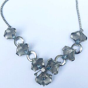 Vintage metal orchid flower necklace rhinestones Bond Boyd look (unsigned)